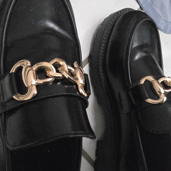 Elgant shoes wore them 1 time .. sadly not my seize - Picture 2 of 3